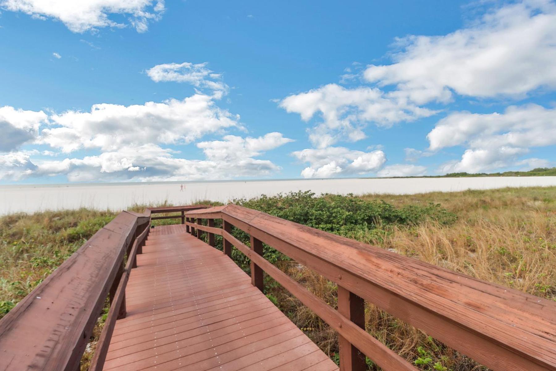 Beachfront! Best Sunset View & Location On Marco! Apartment Marco Island Exterior photo